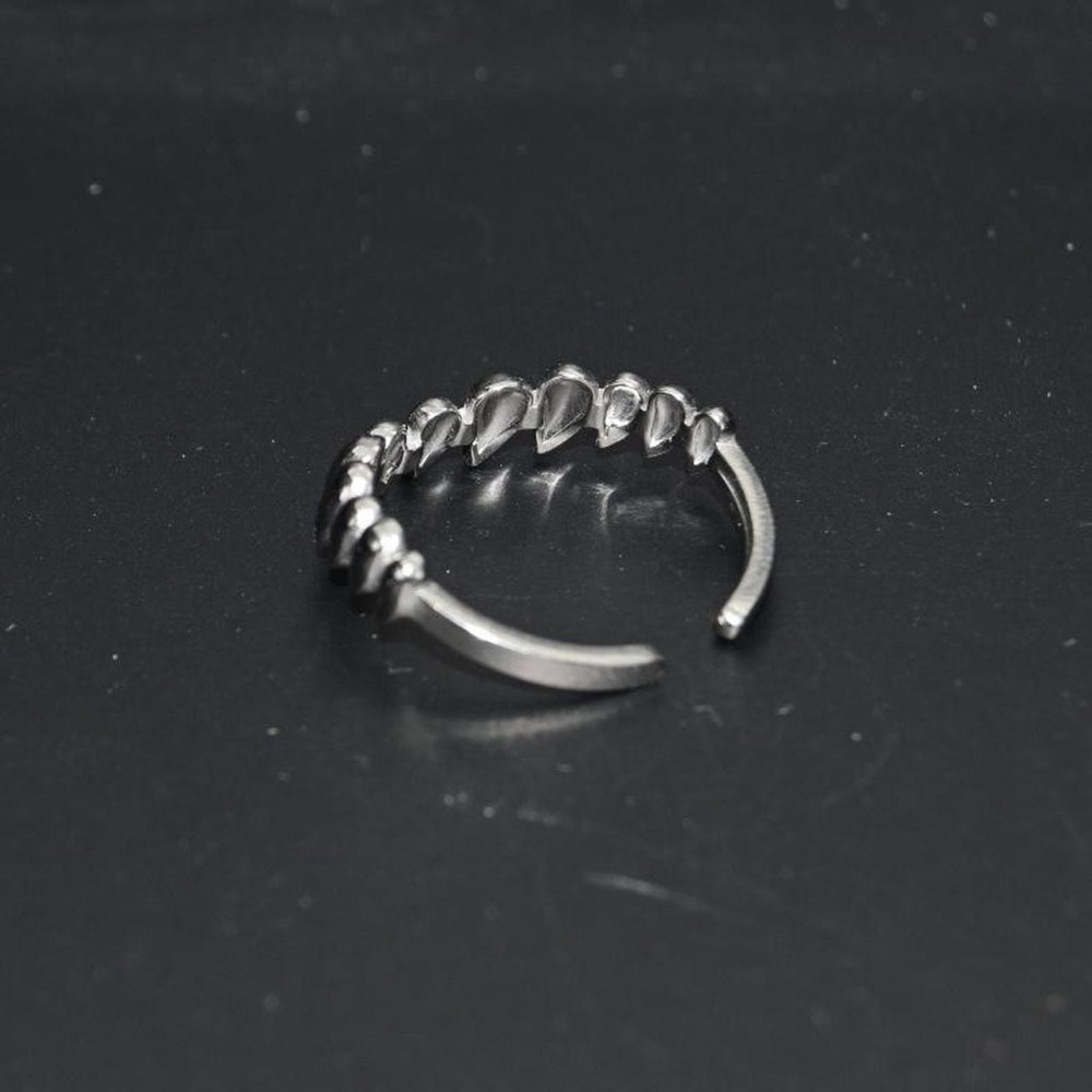 Pointed Teeth Ring - Picture 3 of 4